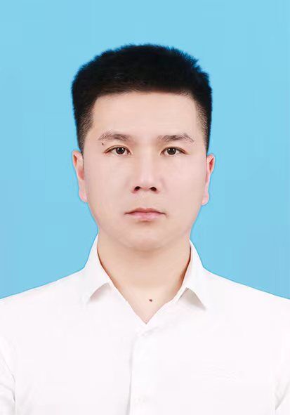 勤廉兼優(yōu)領(lǐng)導(dǎo)干部 廠長閆瑞.jpg 勤廉兼優(yōu)領(lǐng)導(dǎo)干部 廠長閆瑞.jpg